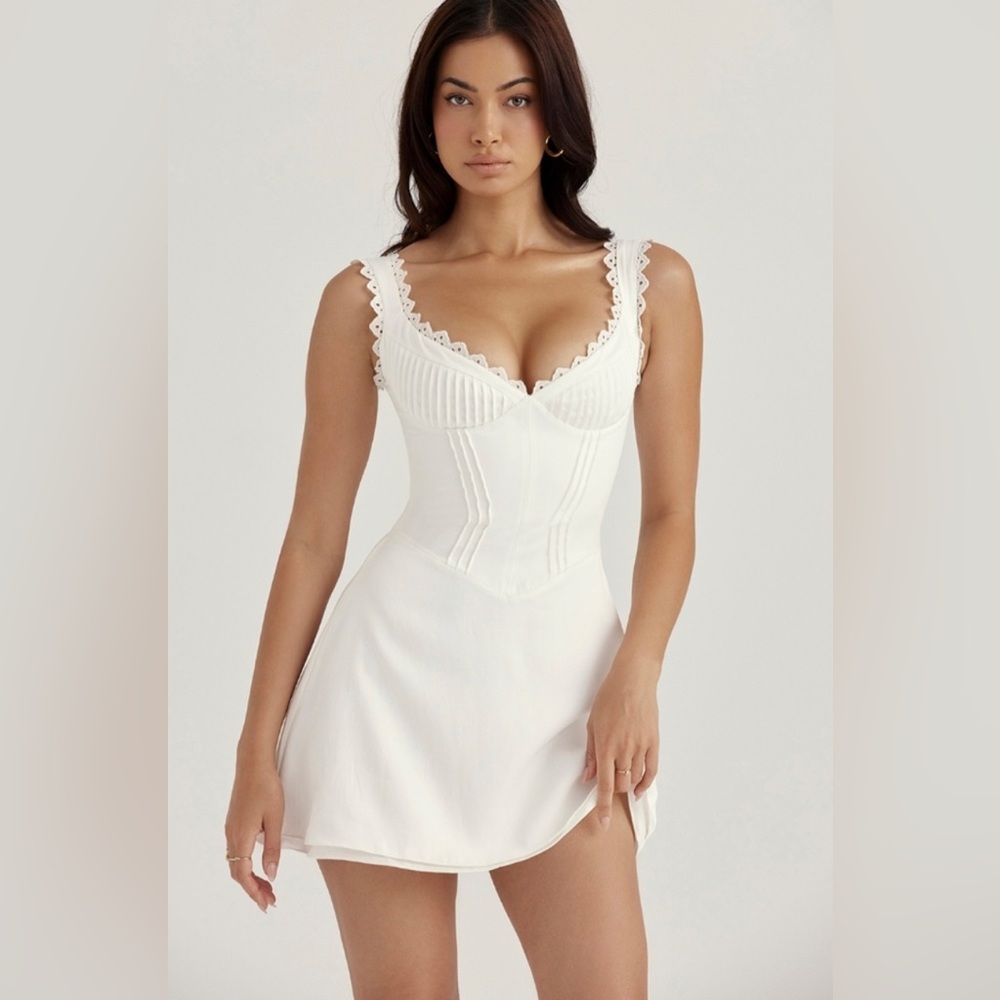 White House of CB 'Tilly' Size Medium